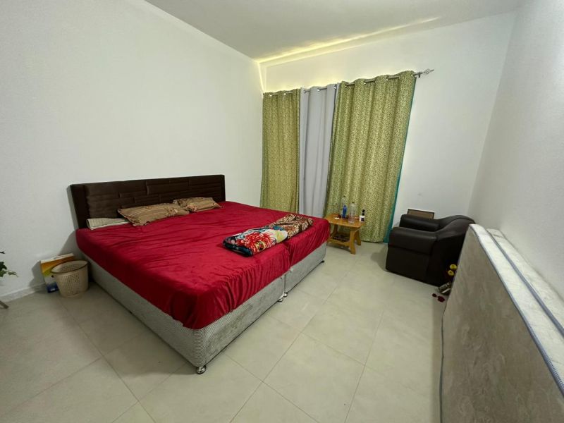 Master Bed Room Available in Al Mankhool